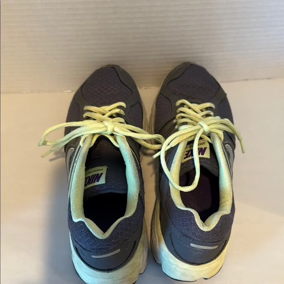 Nike Flywire Athletic Shoes - Dark Gray and neon green shoestrings. Size 7 - Picture 5 of 7